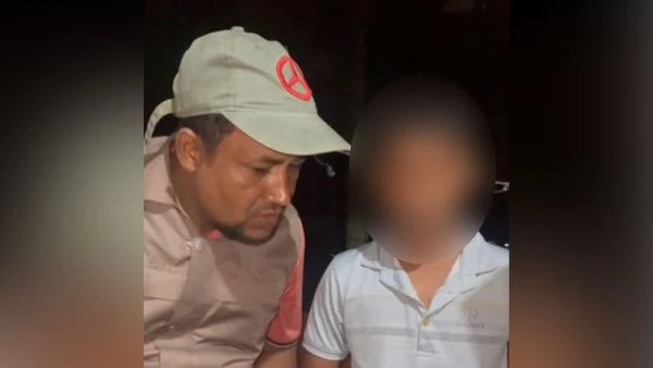 মোবাইল না দেওয়ায় বাবা-মায়ের বিরুদ্ধে অভিযোগ নিয়ে থানায় ষষ্ঠ শ্রেণির ছাত্র, ভিডিও ভাইরাল